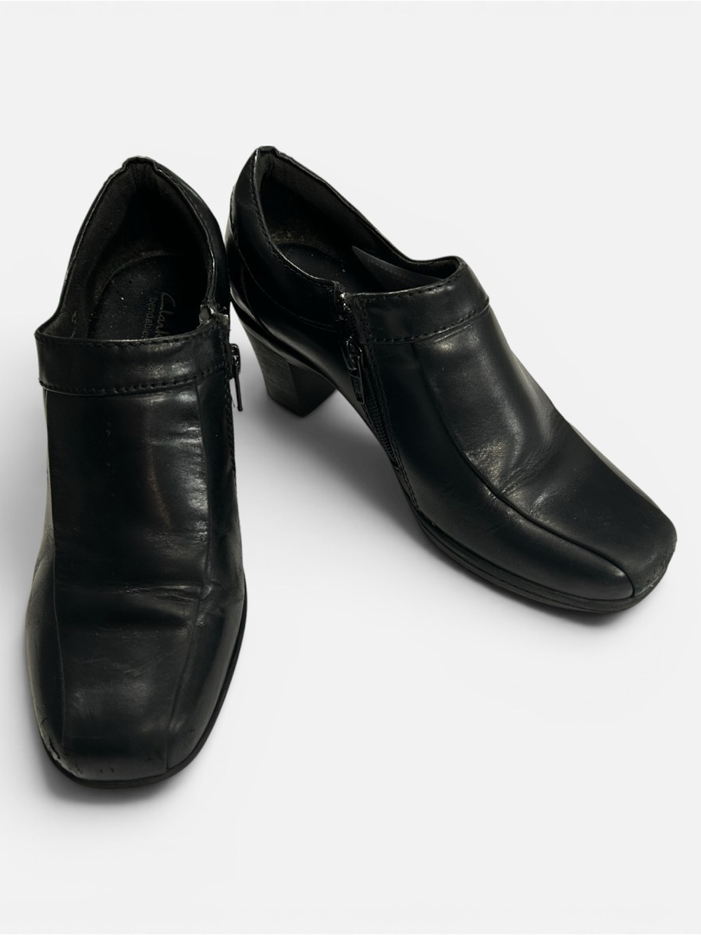Clarks Bendables Black Leather Side Zip Low Heel Classic Ankle Booties Sz 7